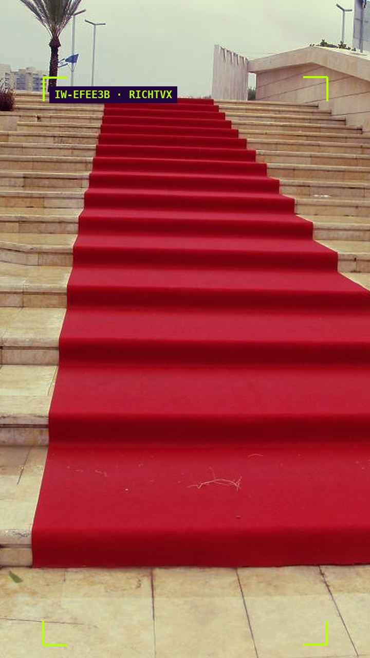 Long Live the Chaotic Step-And-Repeat: A Fashionable Delight
